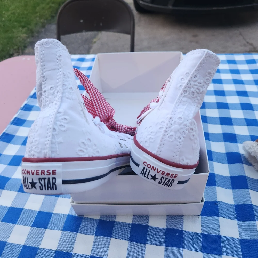 Converse All Star Chuck Taylor White and Red High-Top Sneakers - Picture 4 of 8